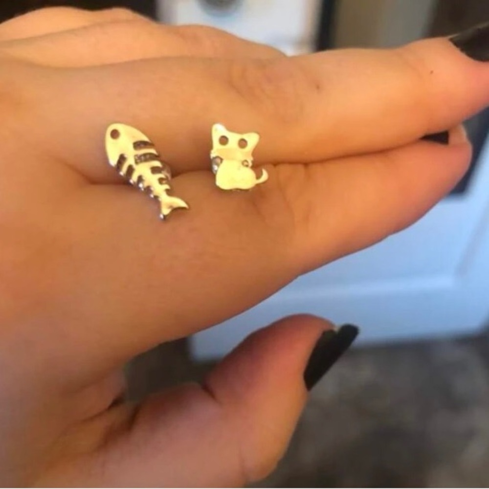 🦴🐱Cat & Fish Bone Earrings NWT - Picture 4 of 10